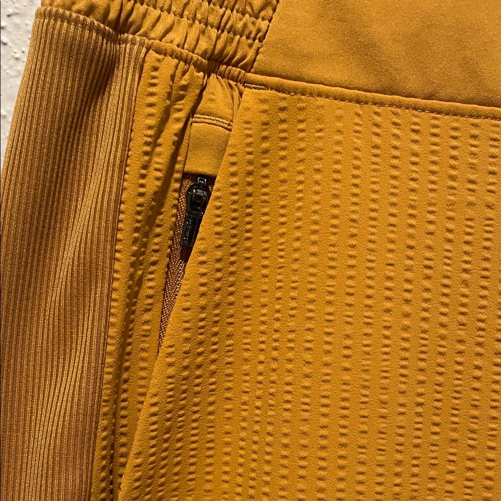 Athleta Women's Textured Brooklyn Jogger Pants - Picture 4 of 7